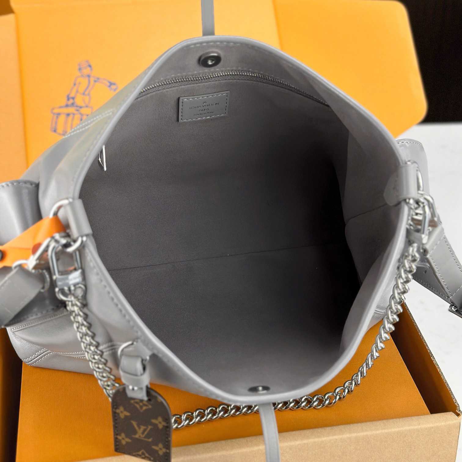 Louis Vuitton CarryAll Cargo PM   M12579 - DopestKickz