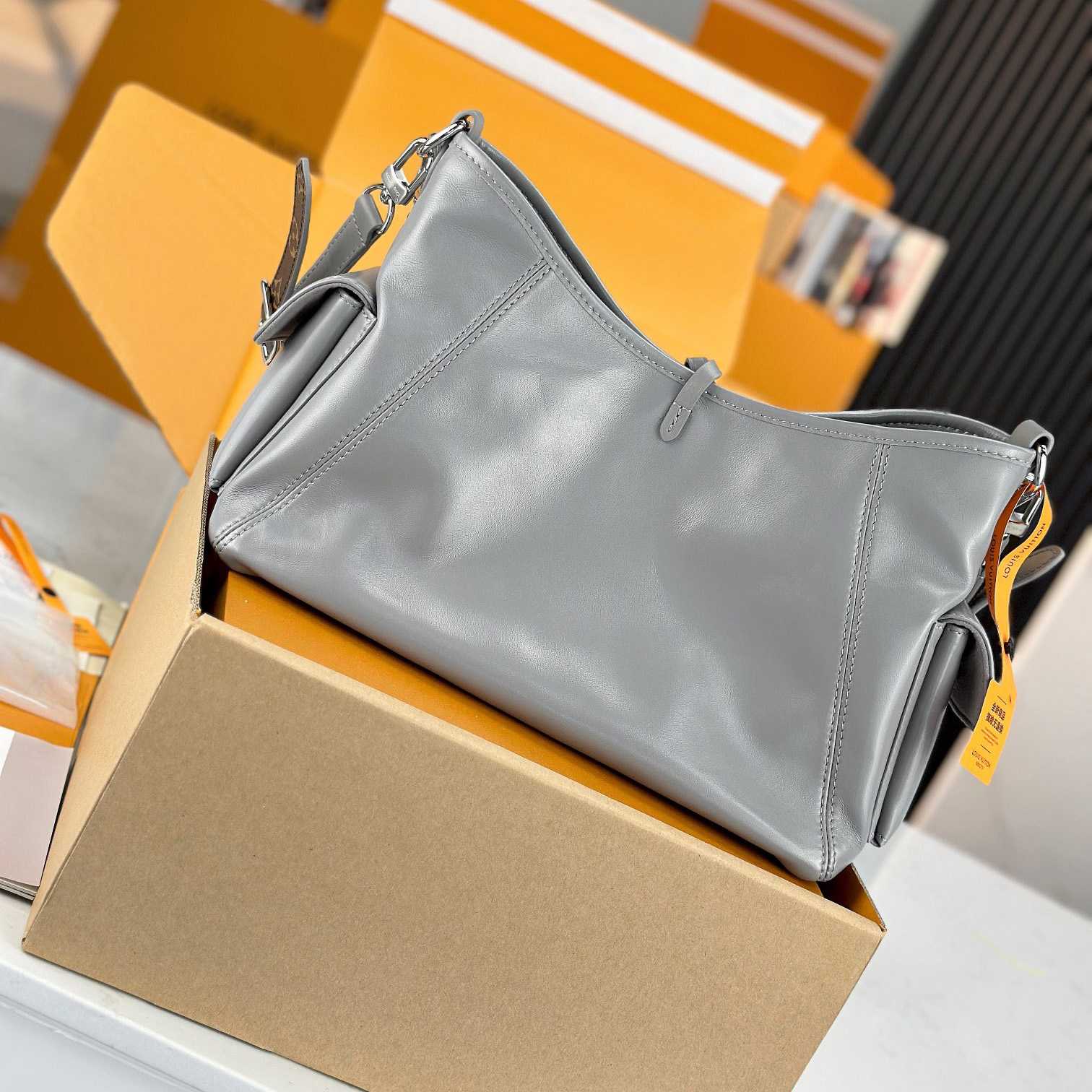 Louis Vuitton CarryAll Cargo PM   M12579 - DopestKickz