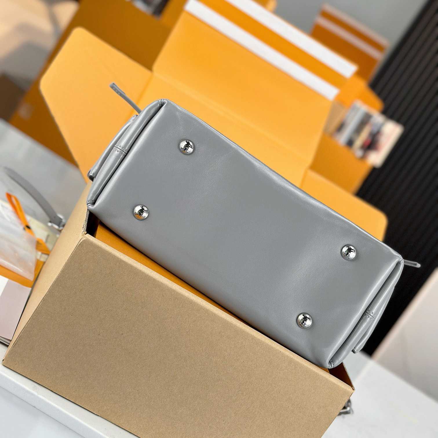 Louis Vuitton CarryAll Cargo PM   M12579 - DopestKickz