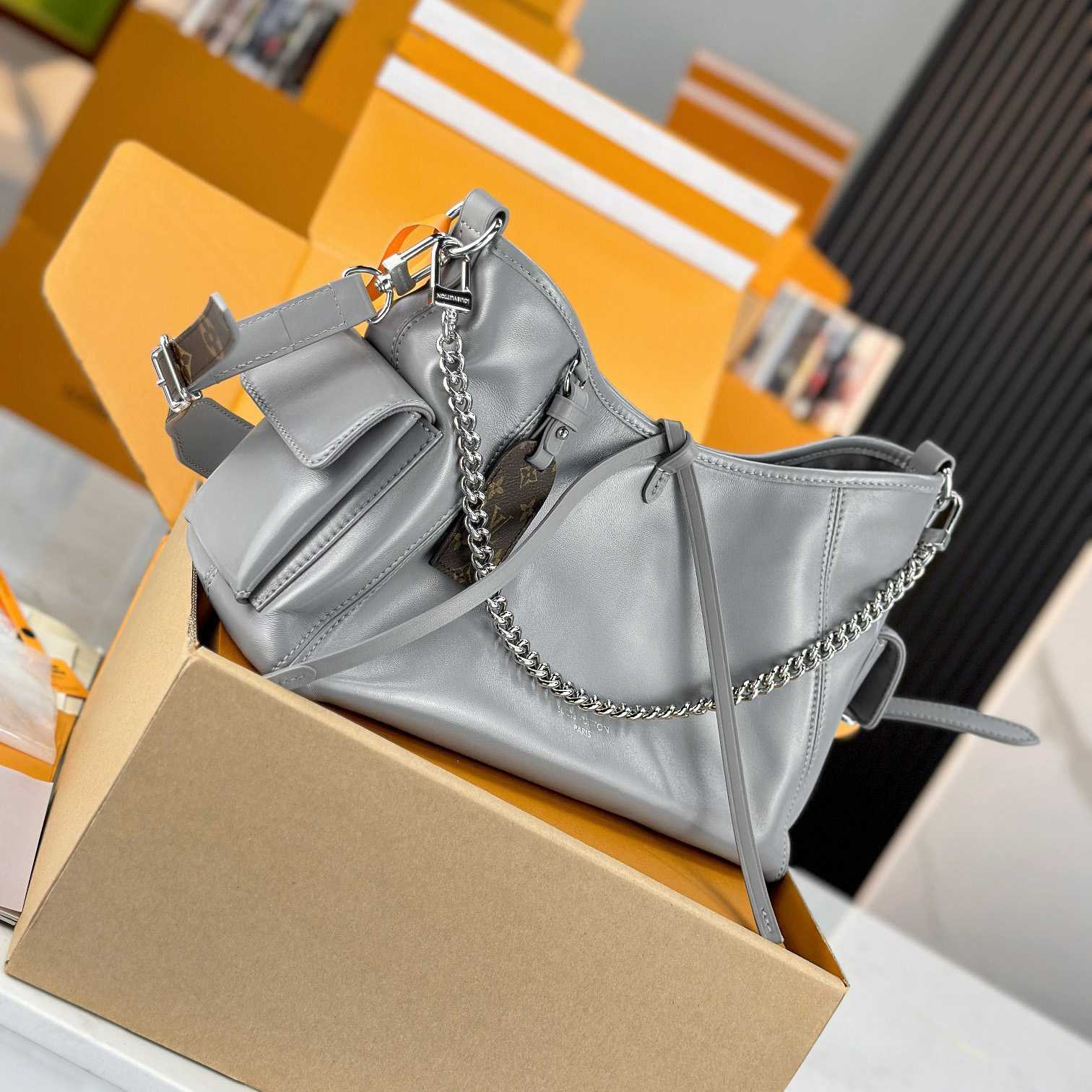 Louis Vuitton CarryAll Cargo PM   M12579 - DopestKickz