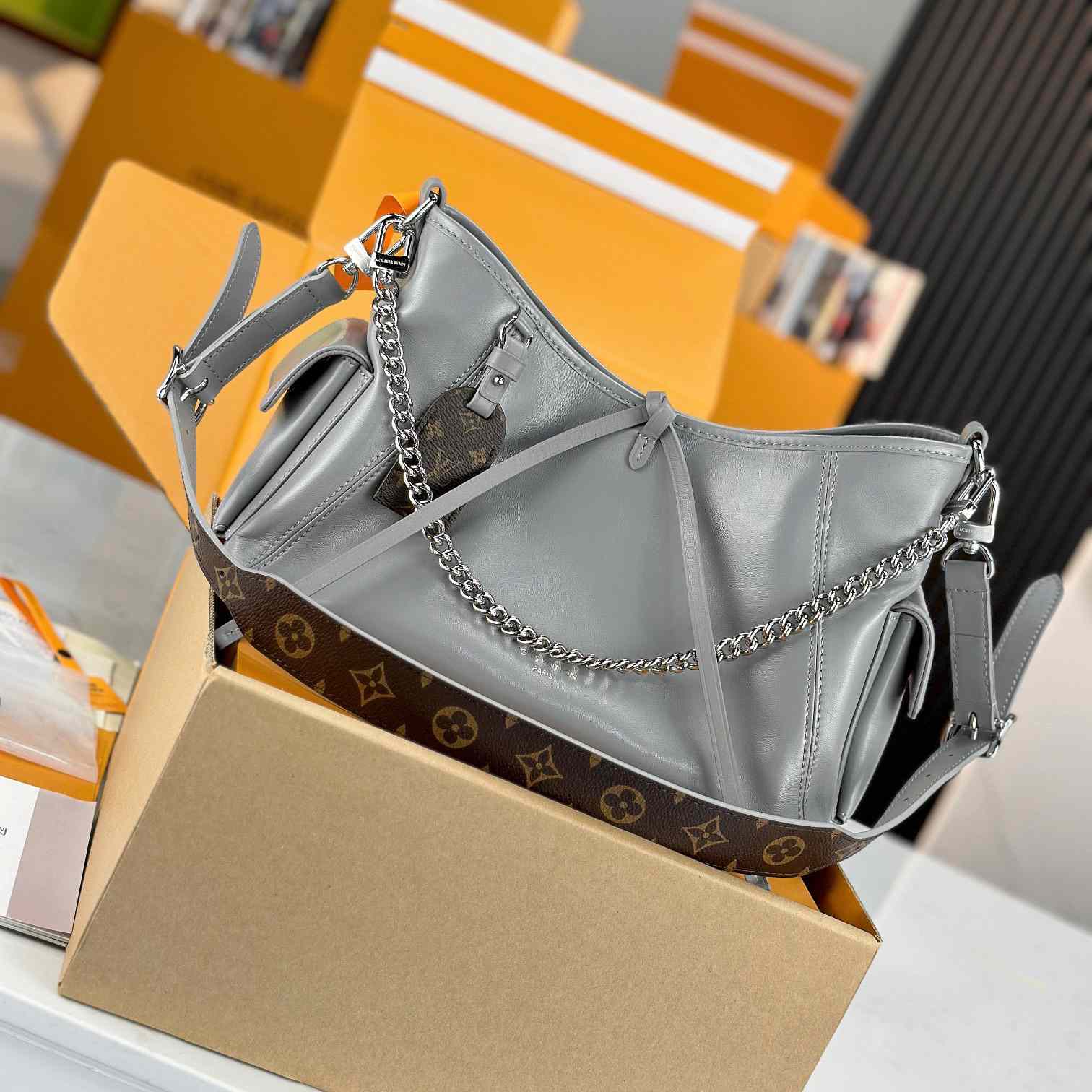 Louis Vuitton CarryAll Cargo PM   M12579 - DopestKickz