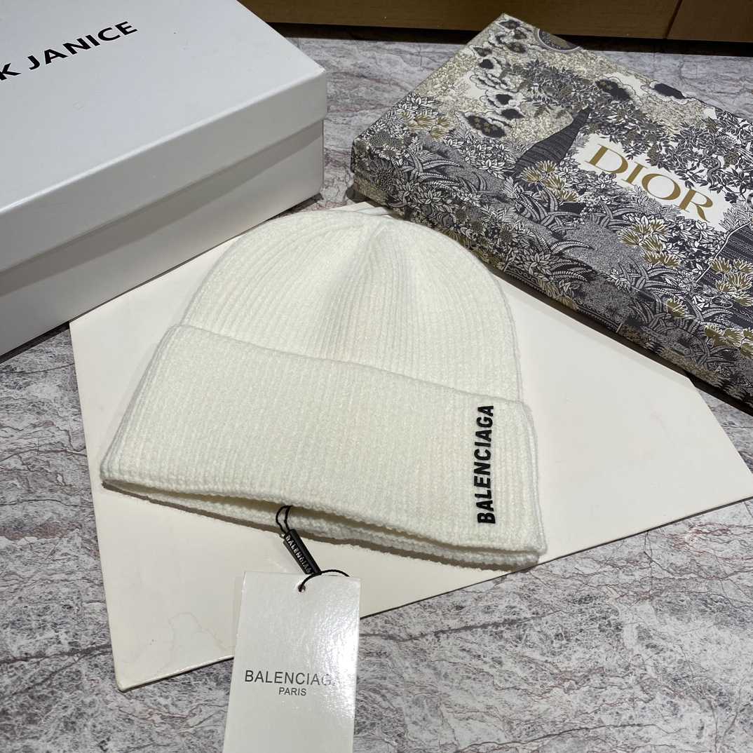 Balenciag Beanie  - DopestKickz