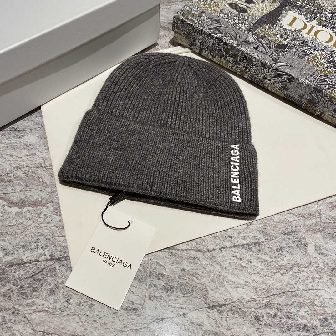 Balenciag Beanie  - DopestKickz