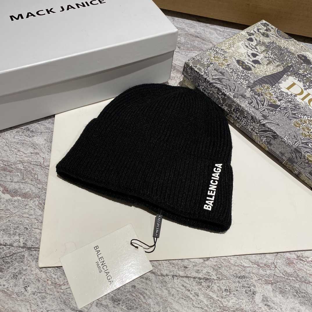 Balenciag Beanie  - DopestKickz