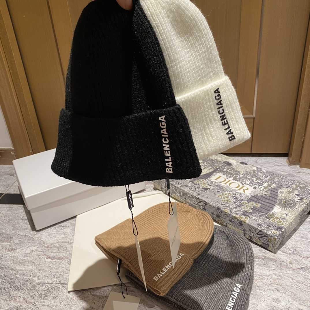 Balenciag Beanie  - DopestKickz