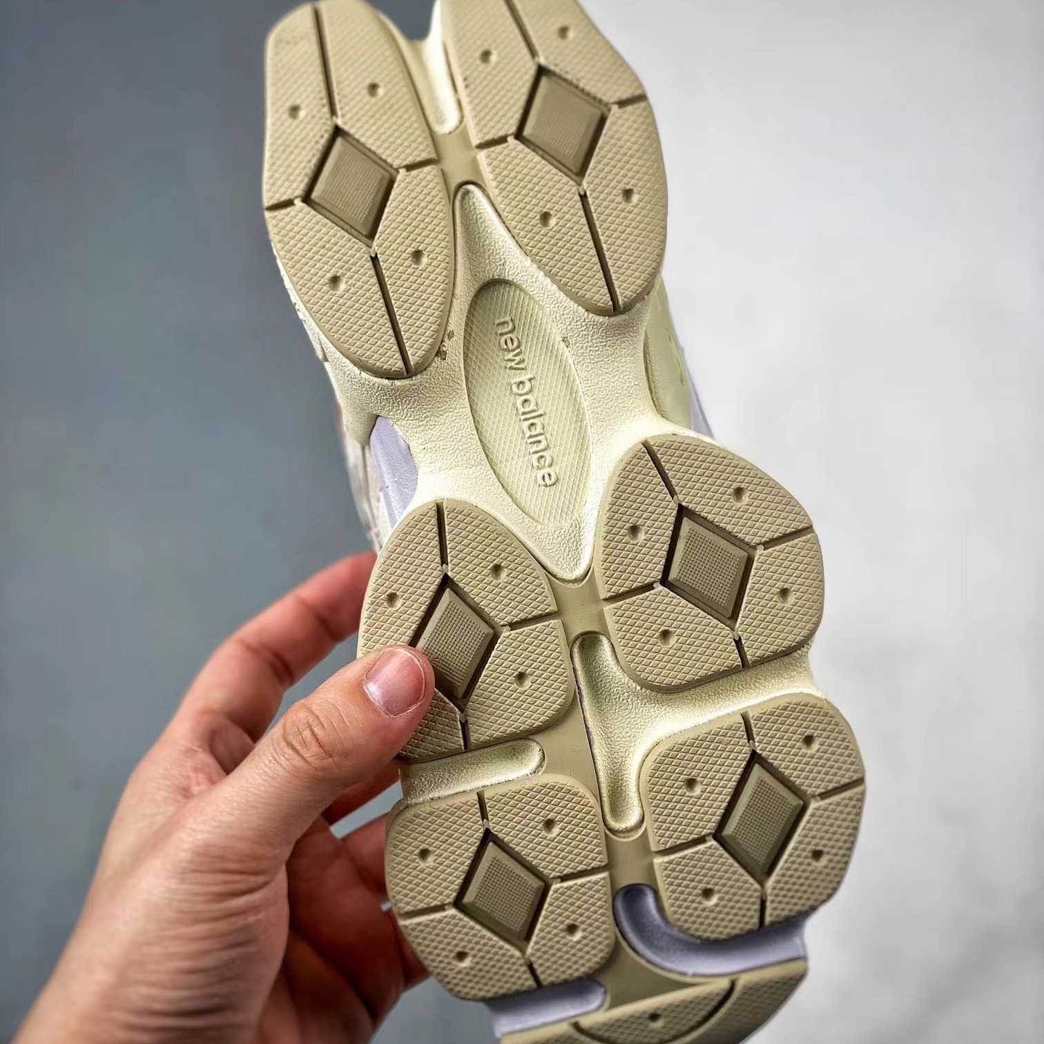 New Balance Sneakers      U9060GG - DopestKickz