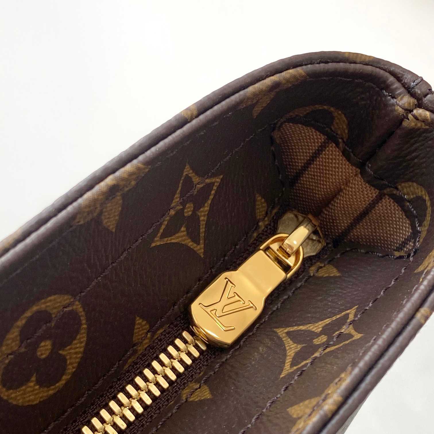 Louis Vuitton Piano   M12095 - DopestKickz