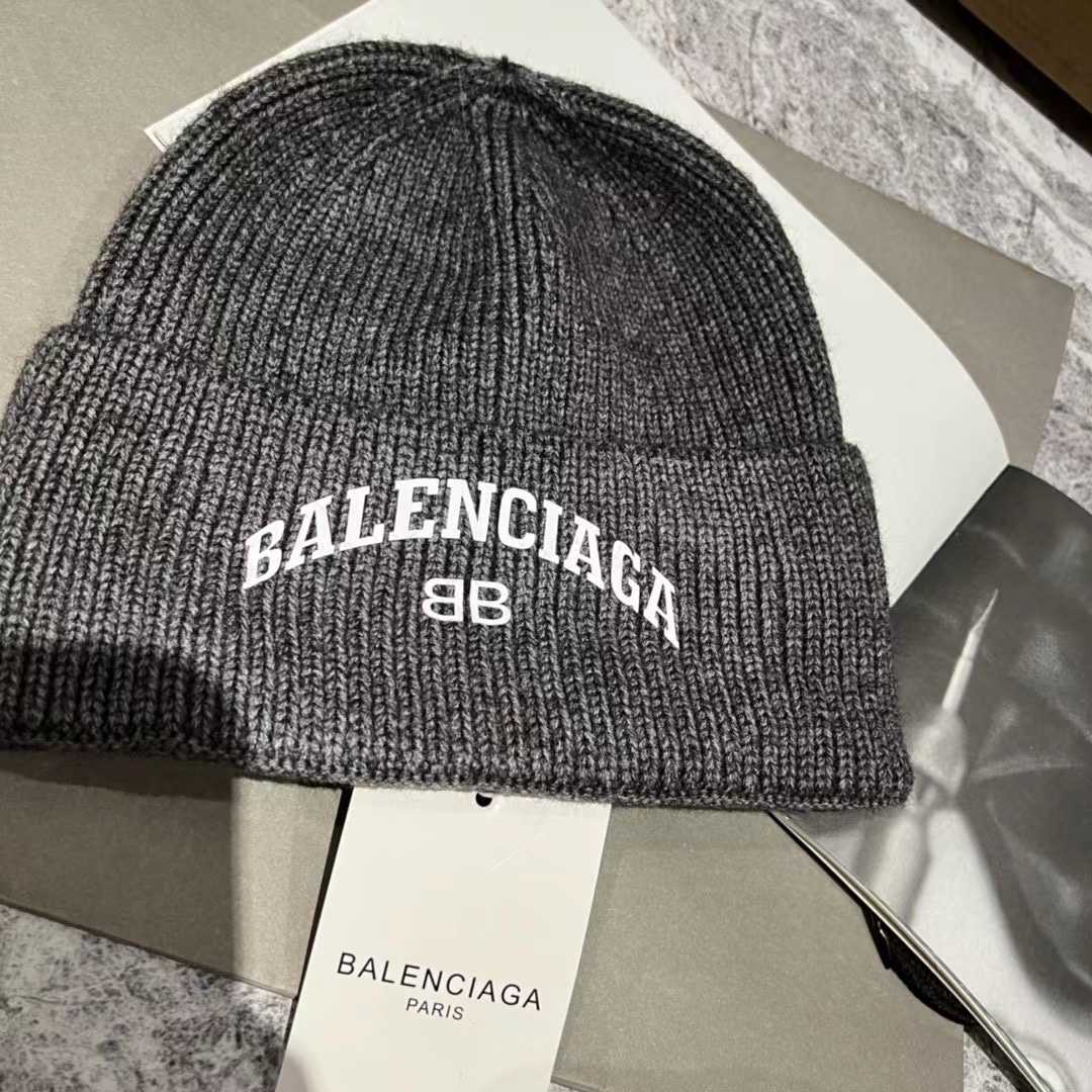 Balenciag Beanie  - DopestKickz