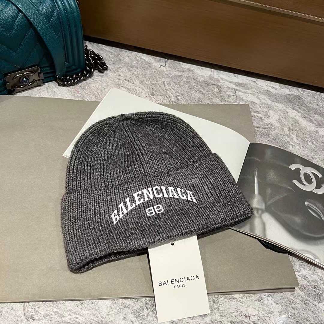 Balenciag Beanie  - DopestKickz