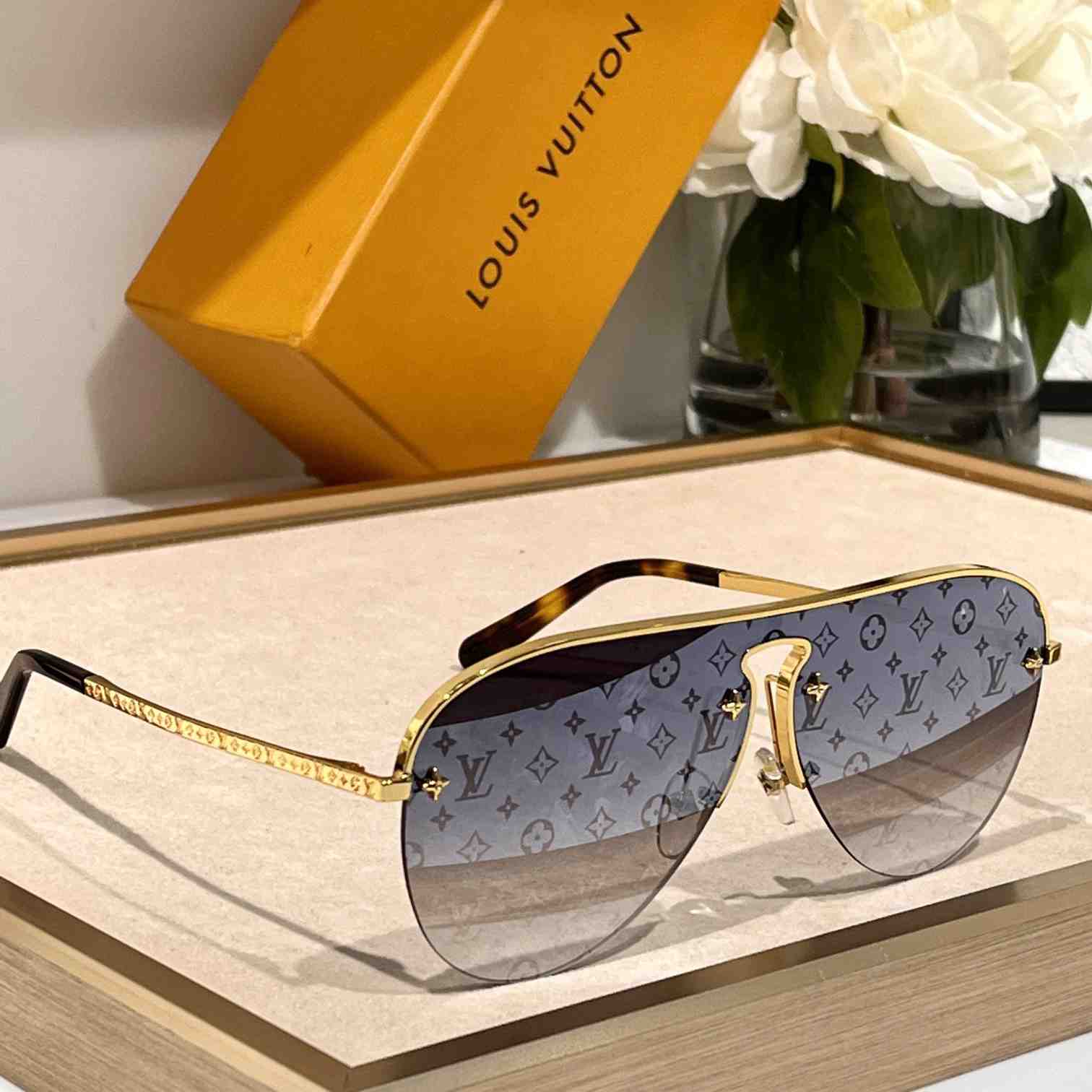 Louis Vuitton Grease Mask Sunglasses  Z1469 - DopestKickz