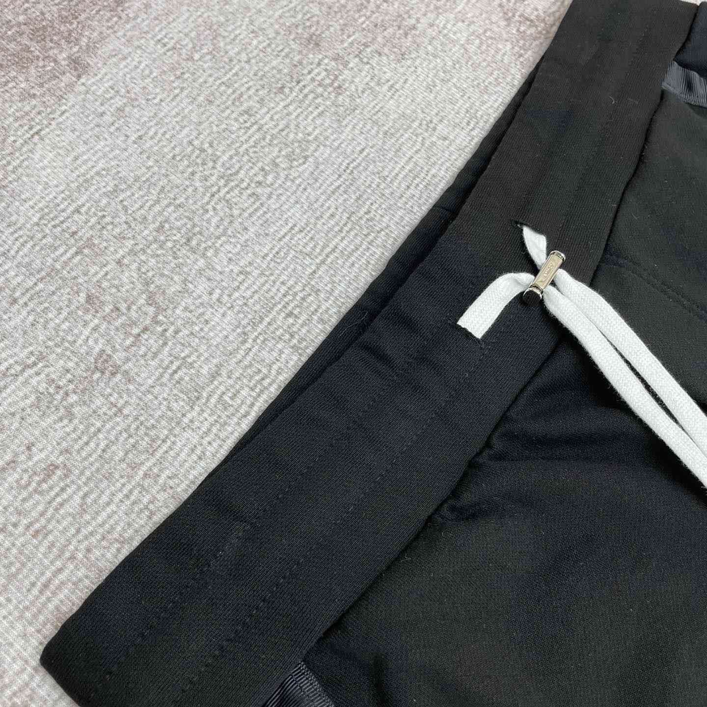 Amiri Sweatpants   x08 - DopestKickz