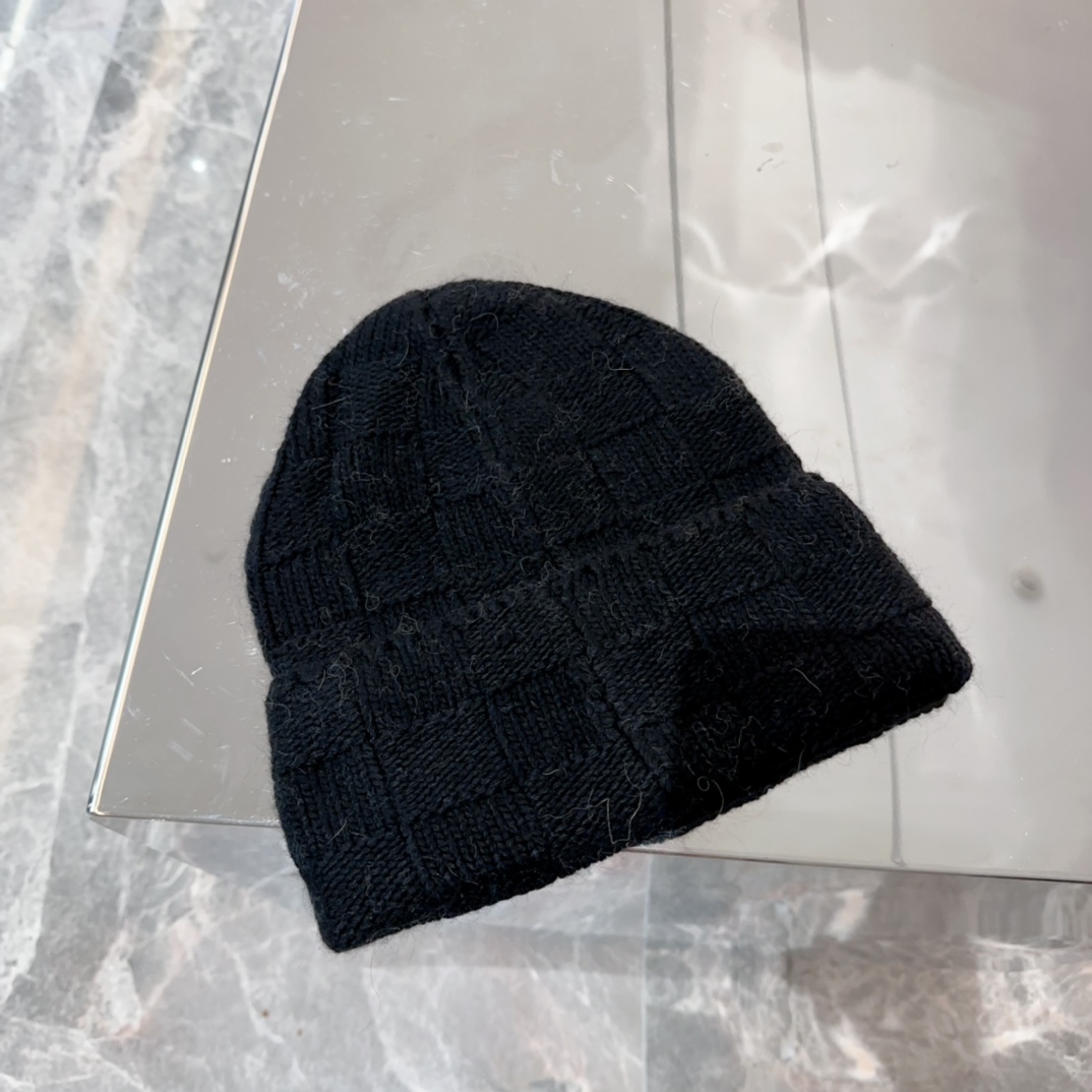 Louis Vuitton Pearls Beanie - DopestKickz