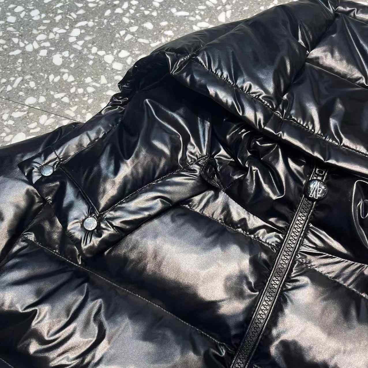 Moncler Saulx Short Down Jacket - DopestKickz