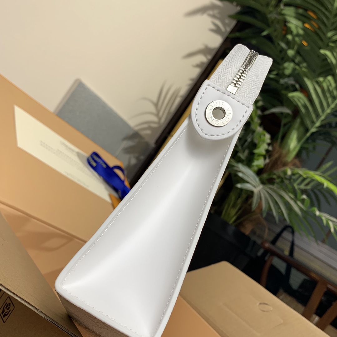 Louis Vuitton Pochette Voyage Monogram Watercolor  26x20x5cm - DopestKickz