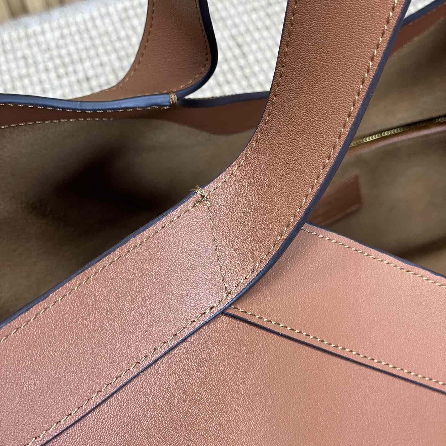 Saint Laurent Y Tote In Leather - DopestKickz