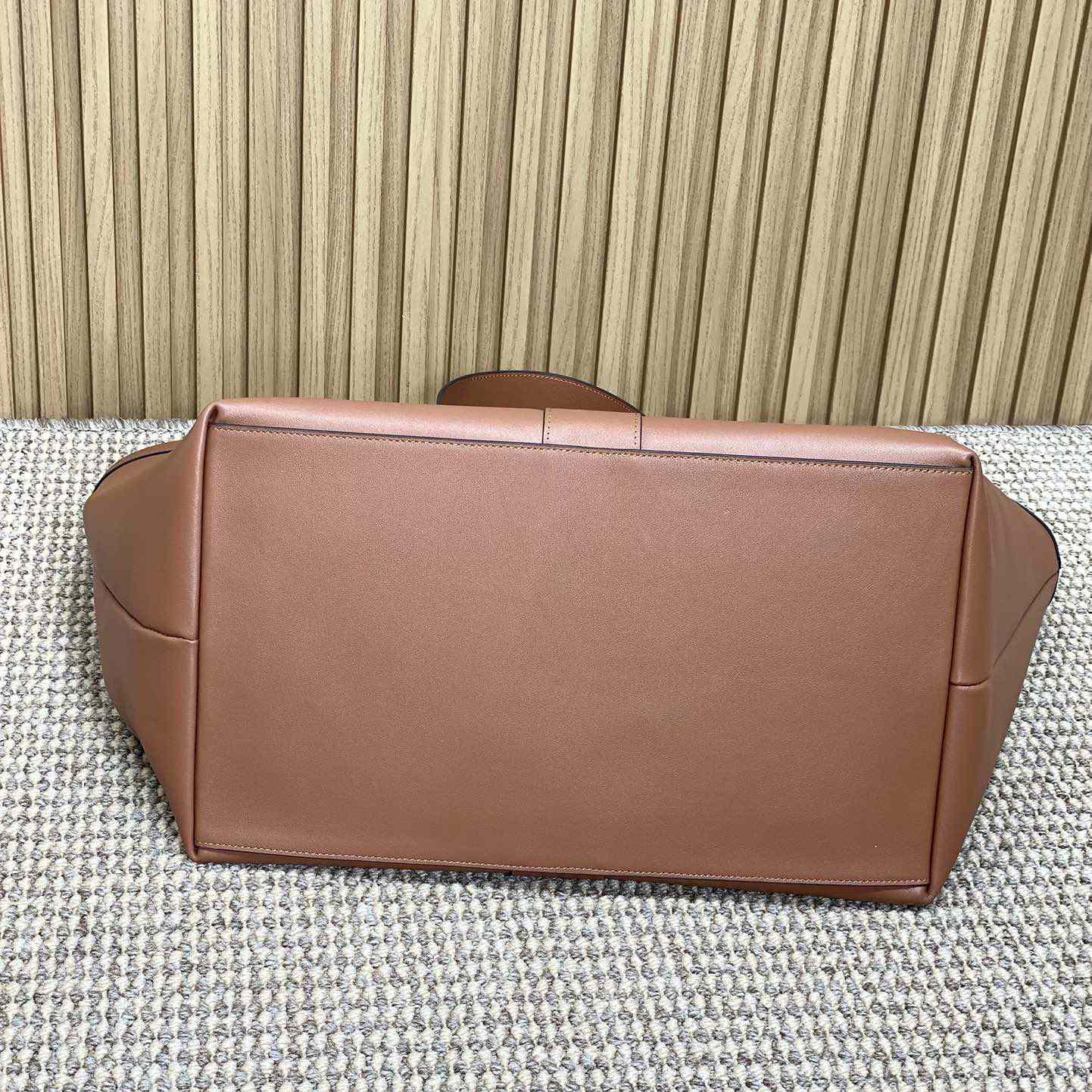 Saint Laurent Y Tote In Leather - DopestKickz