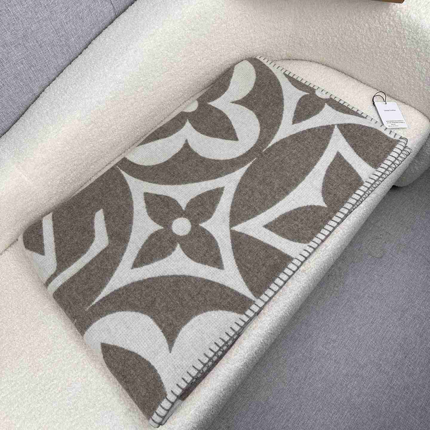 Louis Vuitton LV Medallion Blanket  M79275 - DopestKickz