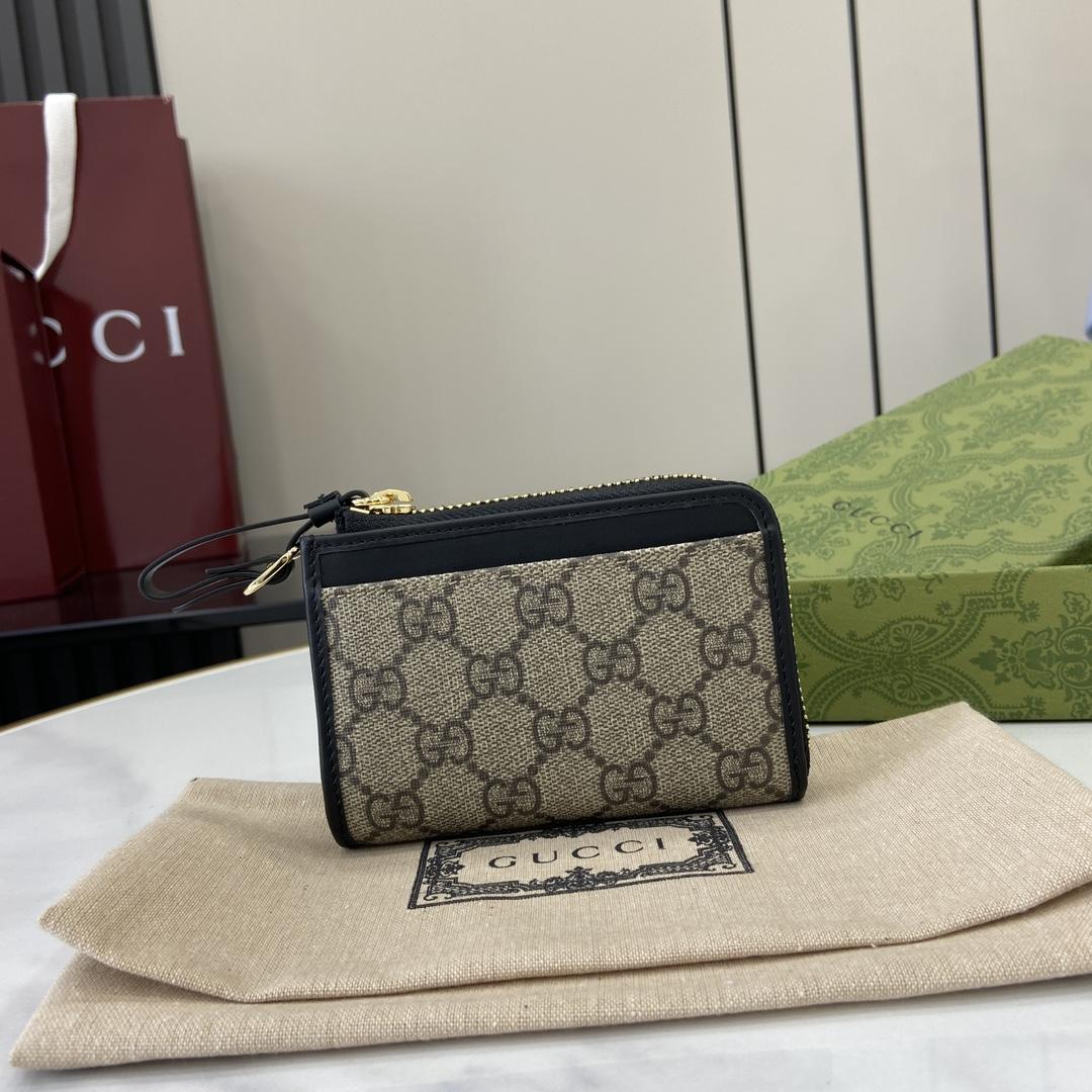 Gucci GG Emblem Zip Card Case - DopestKickz