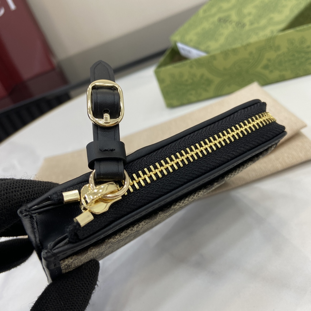 Gucci GG Emblem Zip Card Case - DopestKickz