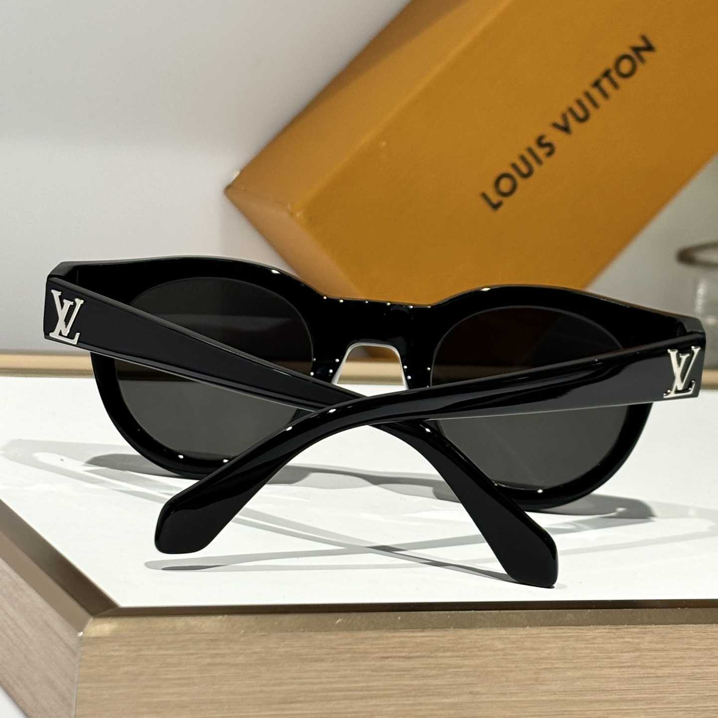 Louis Vuitton LV Legacy Round Sunglasses   Z2506U - DopestKickz