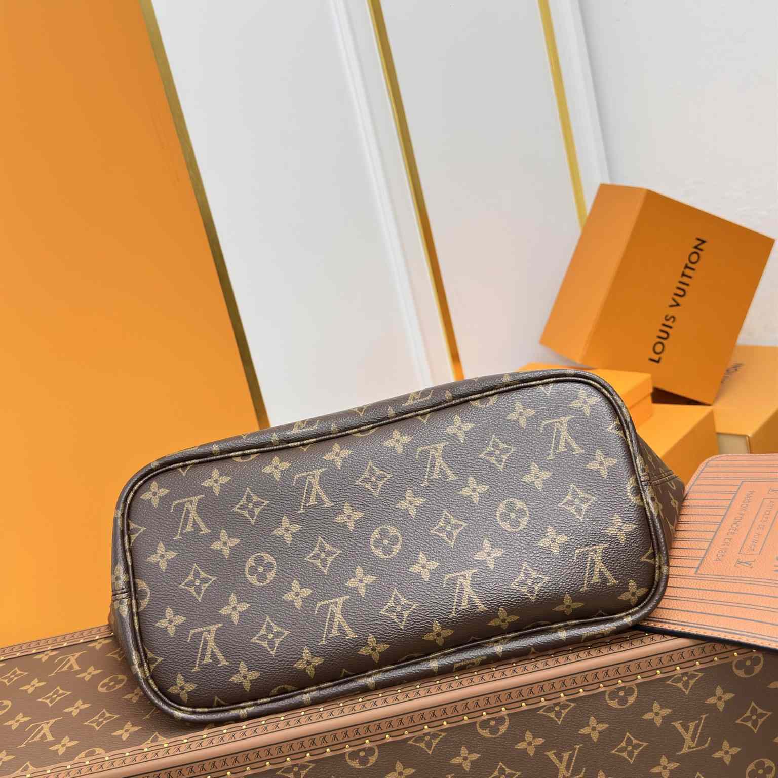 Louis Vuitton Neverfull Inside Out MM   M12061 - DopestKickz