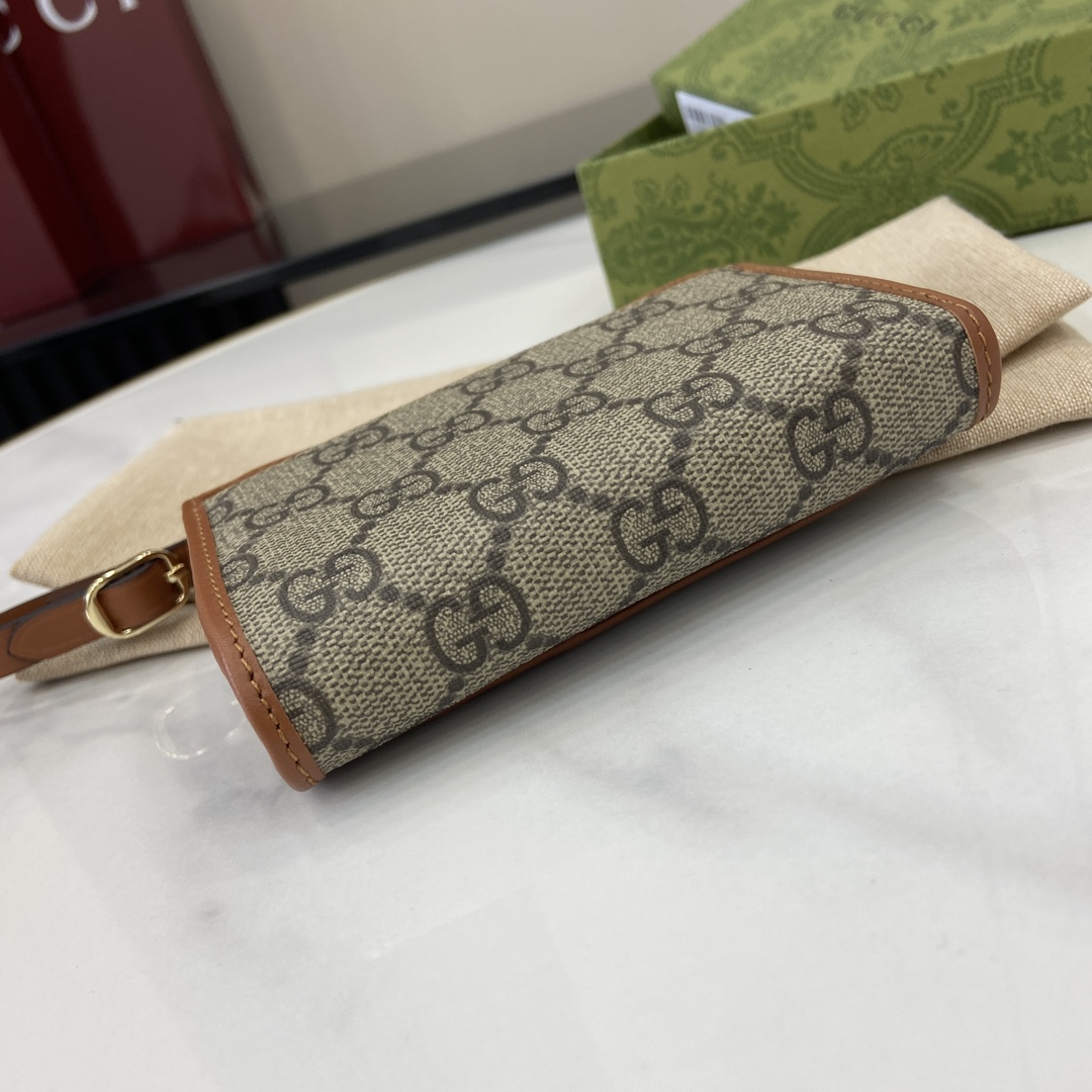 Gucci GG Emblem Zip Card Case - DopestKickz