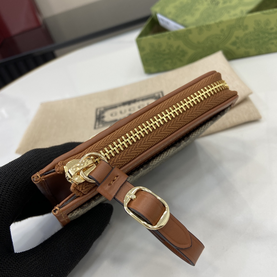 Gucci GG Emblem Zip Card Case - DopestKickz