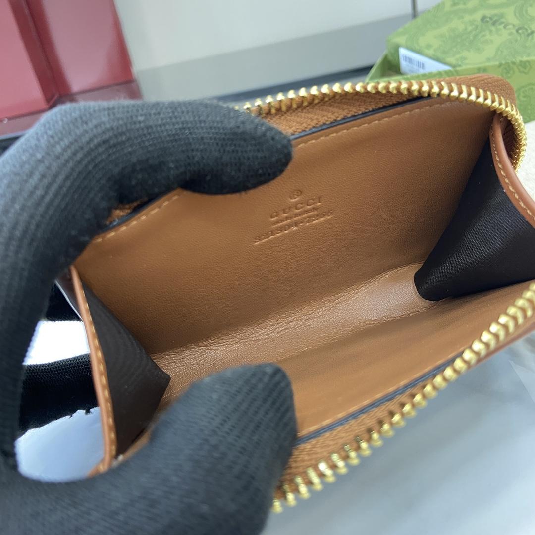 Gucci GG Emblem Zip Card Case - DopestKickz