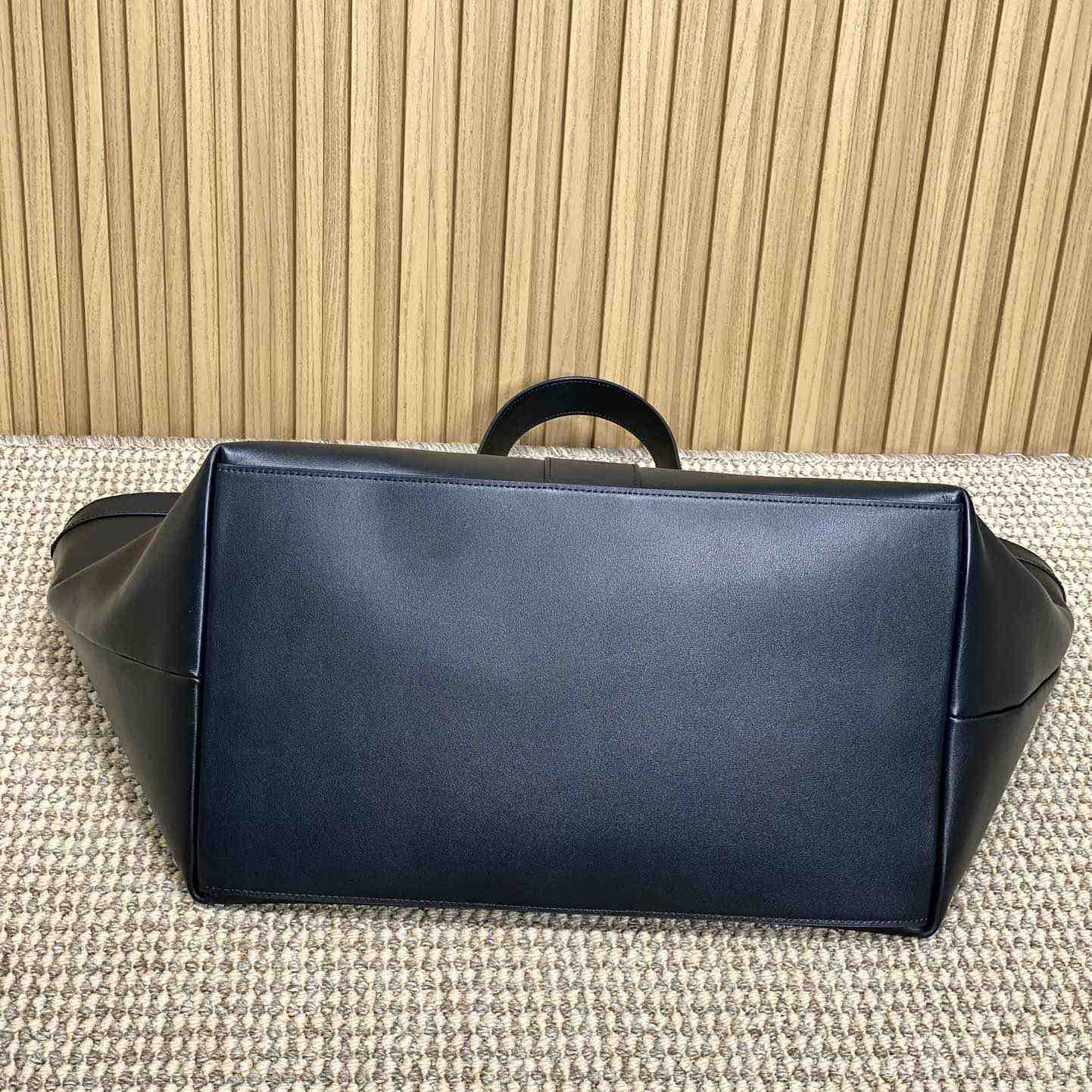 Saint Laurent Y Tote In Leather - DopestKickz