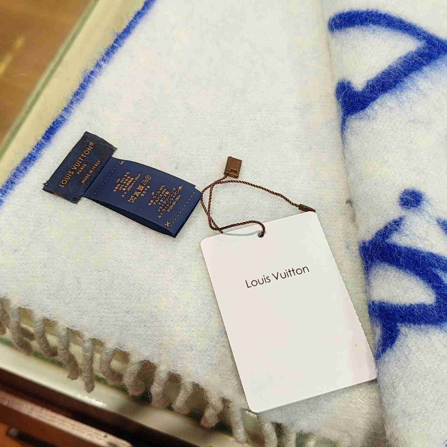 Louis Vuitton Fluffygram Scarf  M93339 - DopestKickz