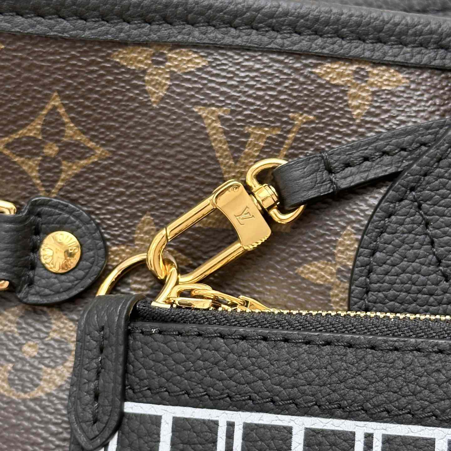 Louis Vuitton Neverfull Inside Out MM   M11946 - DopestKickz