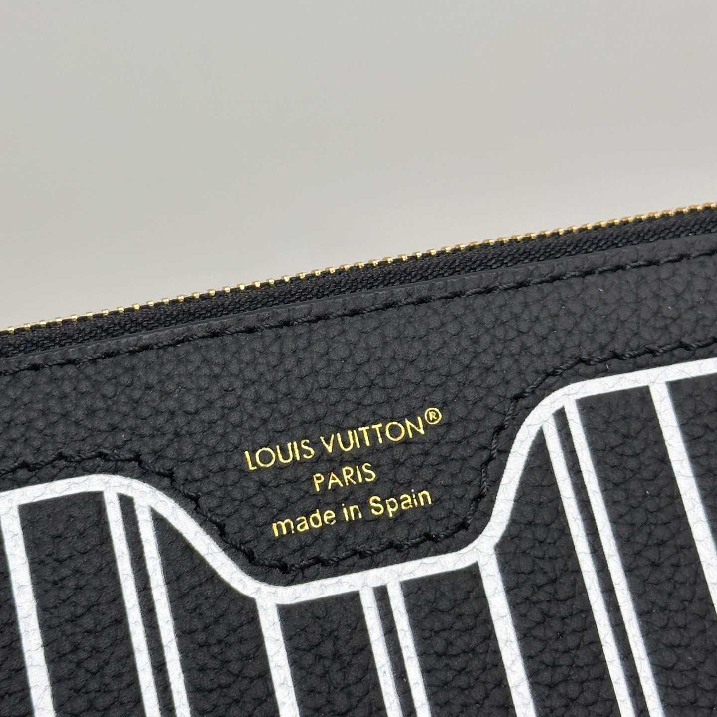 Louis Vuitton Neverfull Inside Out MM   M11946 - DopestKickz