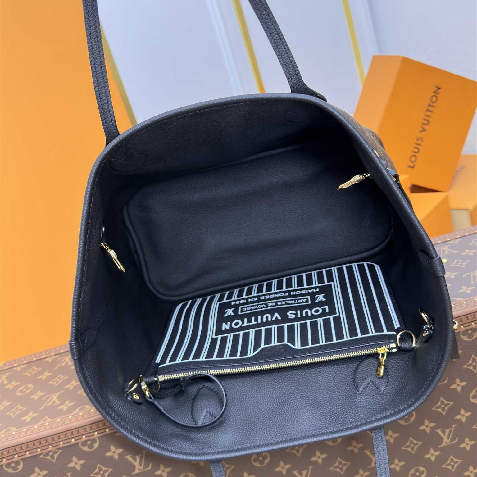 Louis Vuitton Neverfull Inside Out MM   M11946 - DopestKickz