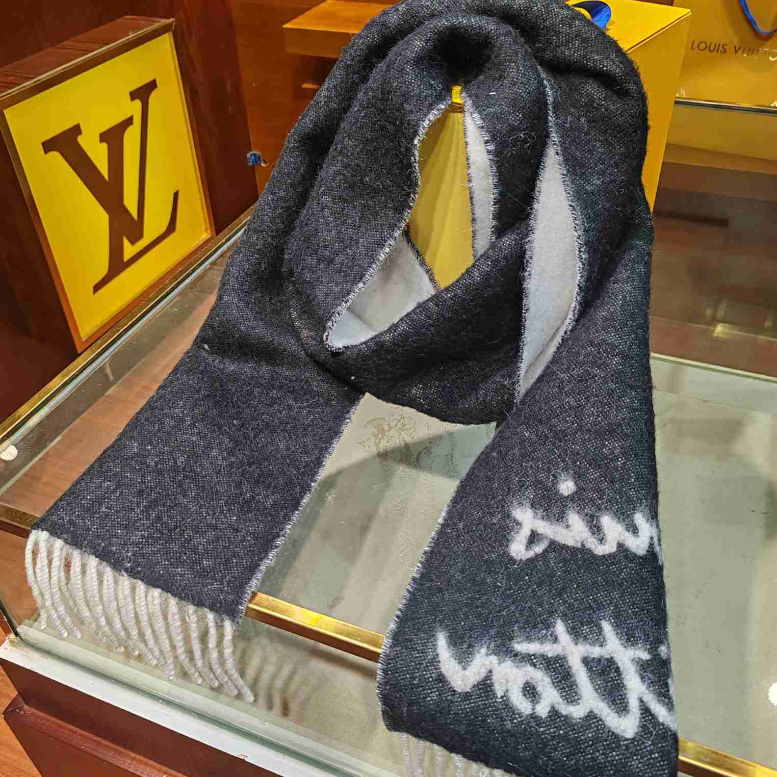 Louis Vuitton Fluffygram Scarf  M92527 - DopestKickz