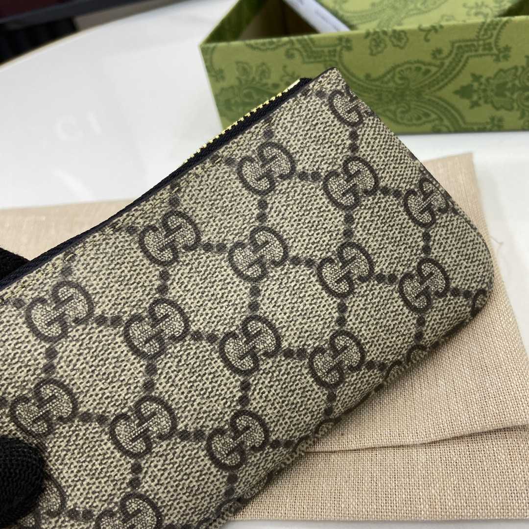 Gucci GG Emblem Key Case - DopestKickz