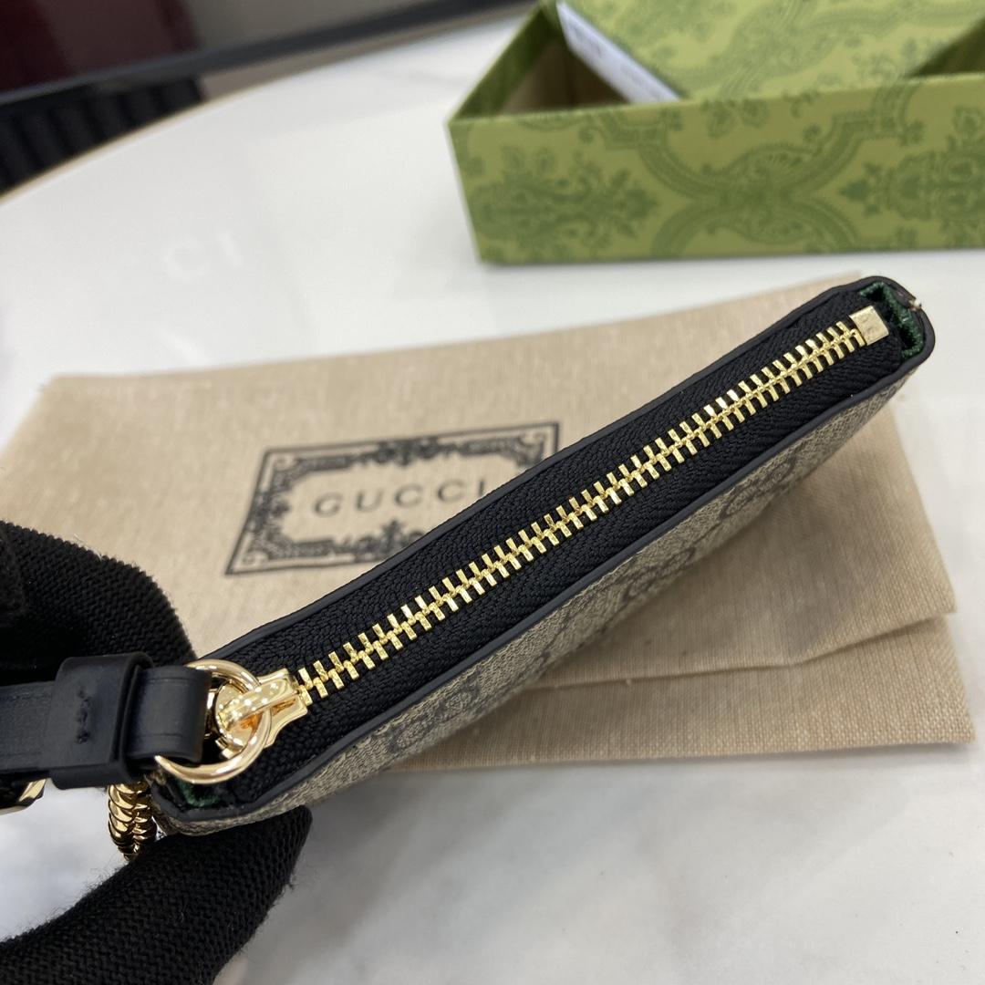 Gucci GG Emblem Key Case - DopestKickz
