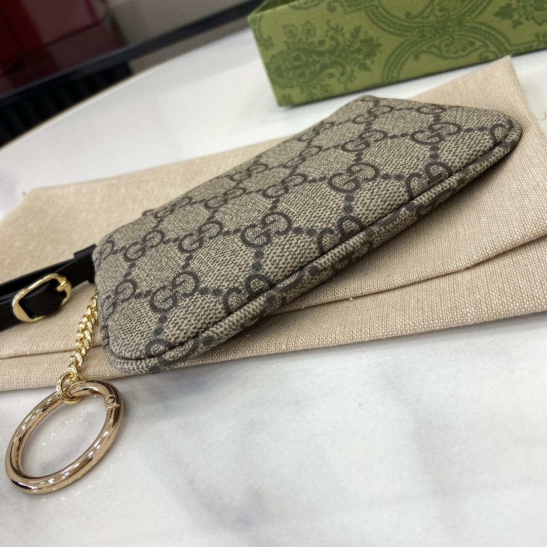 Gucci GG Emblem Key Case - DopestKickz
