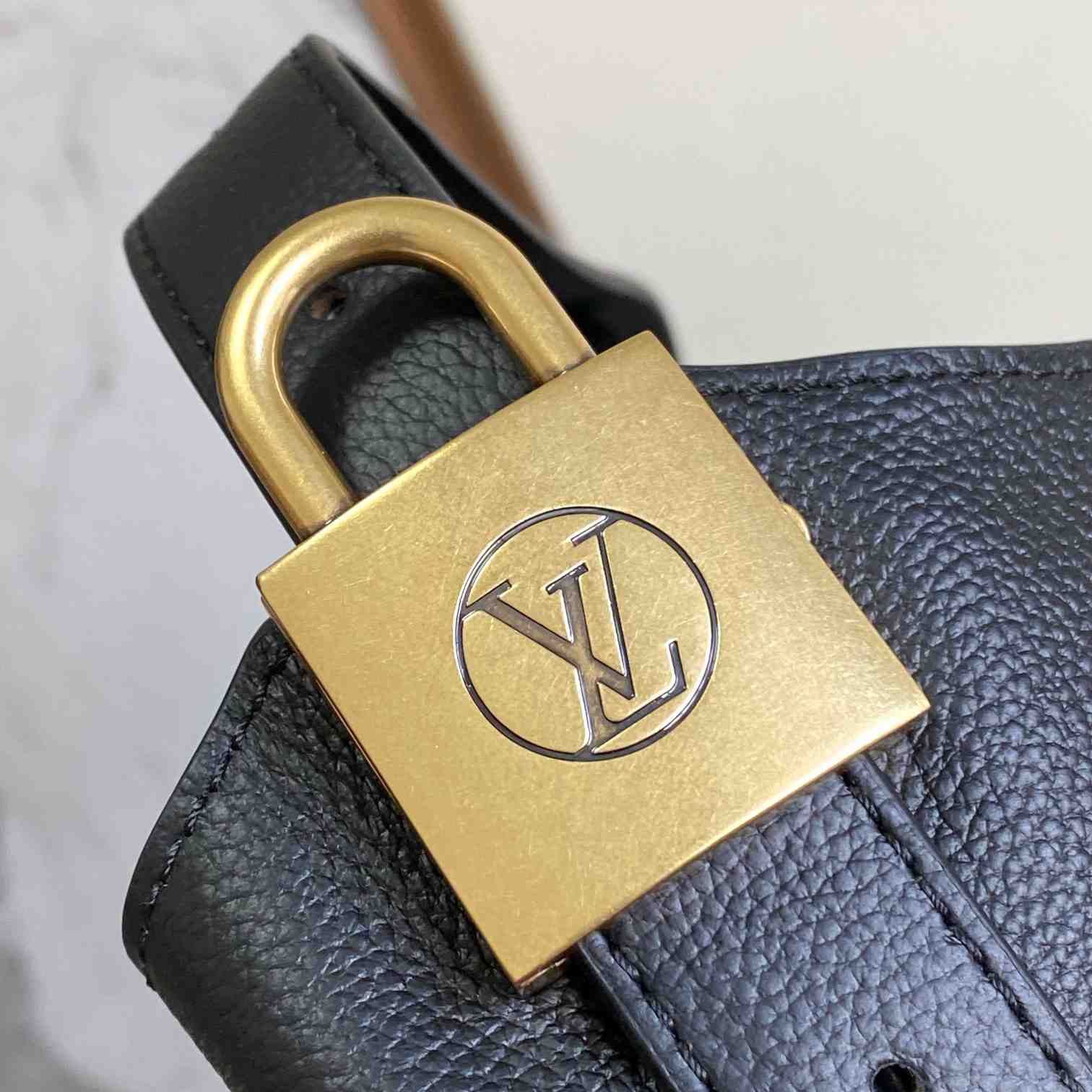 Louis Vuitton Low Key Hobo PM   M25352 - DopestKickz