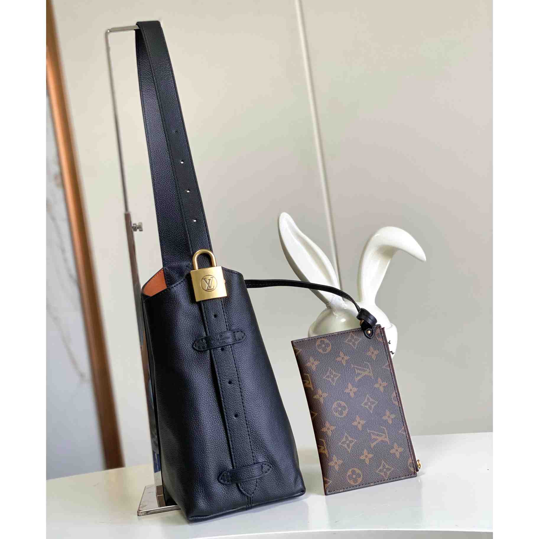 Louis Vuitton Low Key Hobo PM   M25352 - DopestKickz