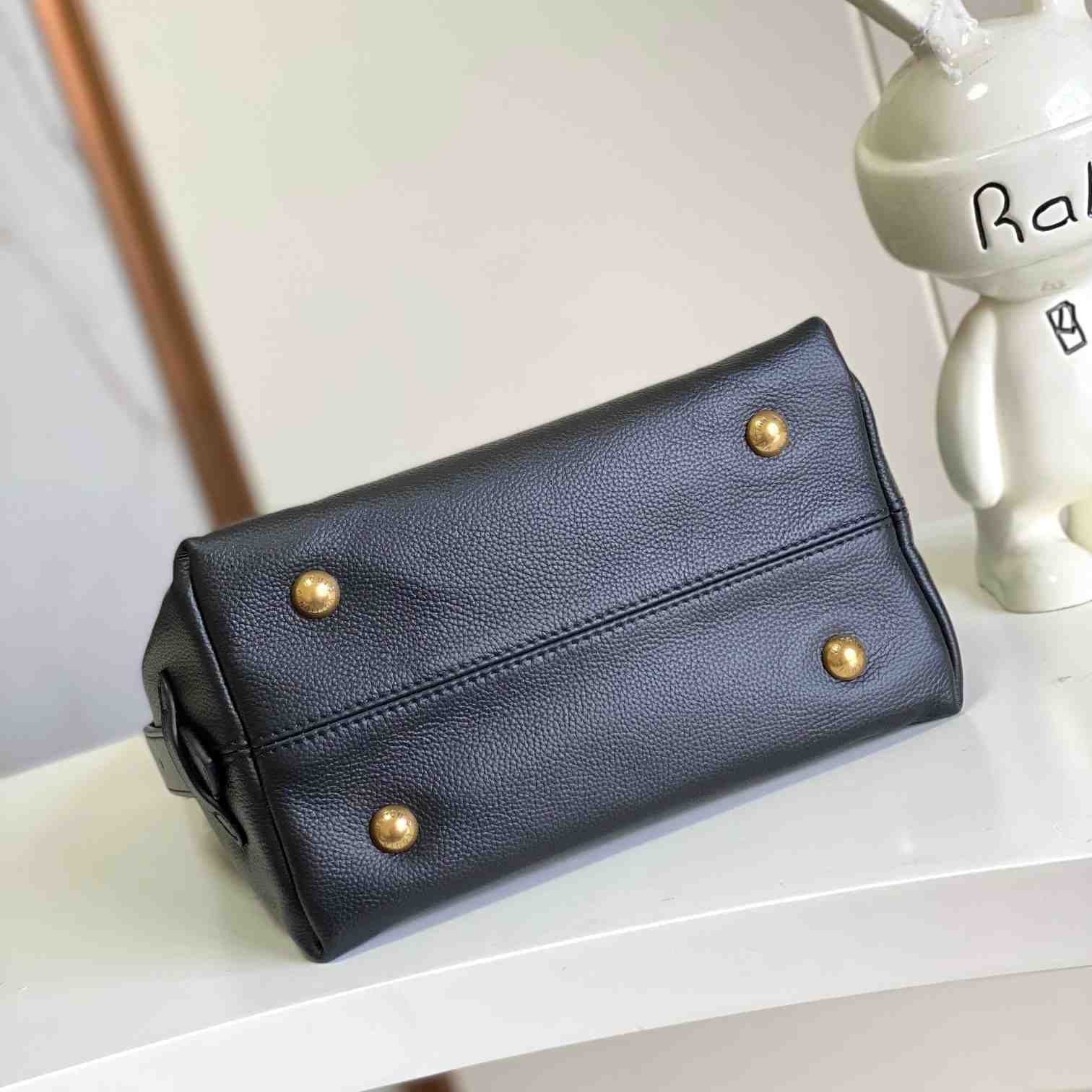 Louis Vuitton Low Key Hobo PM   M25352 - DopestKickz