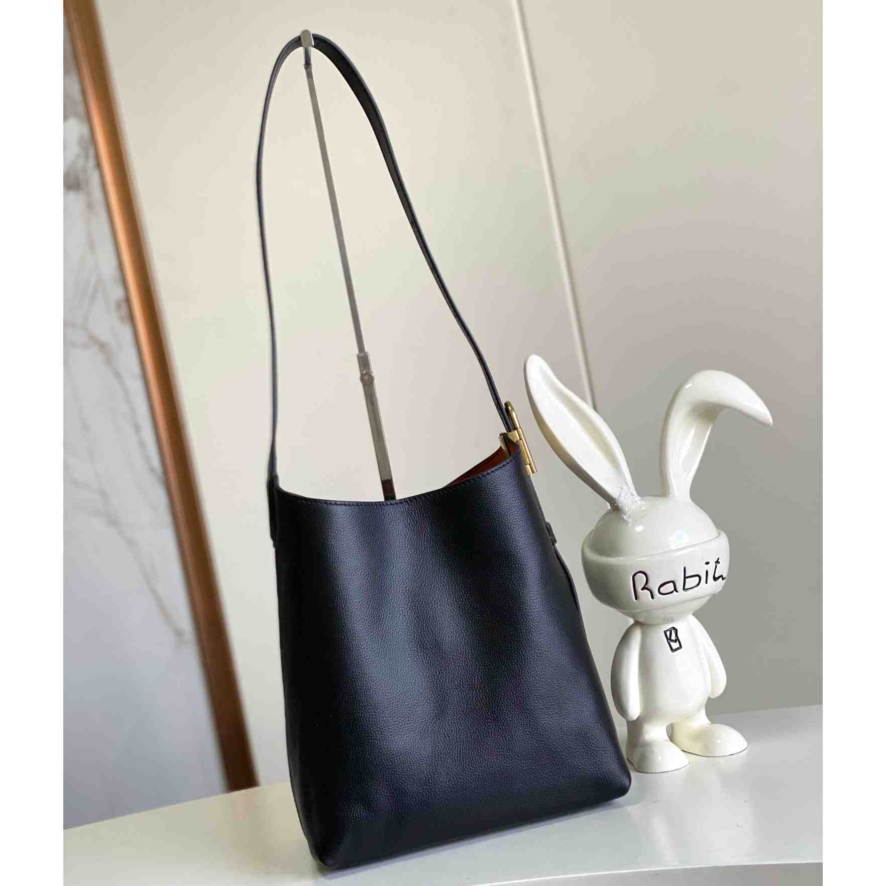 Louis Vuitton Low Key Hobo PM   M25352 - DopestKickz