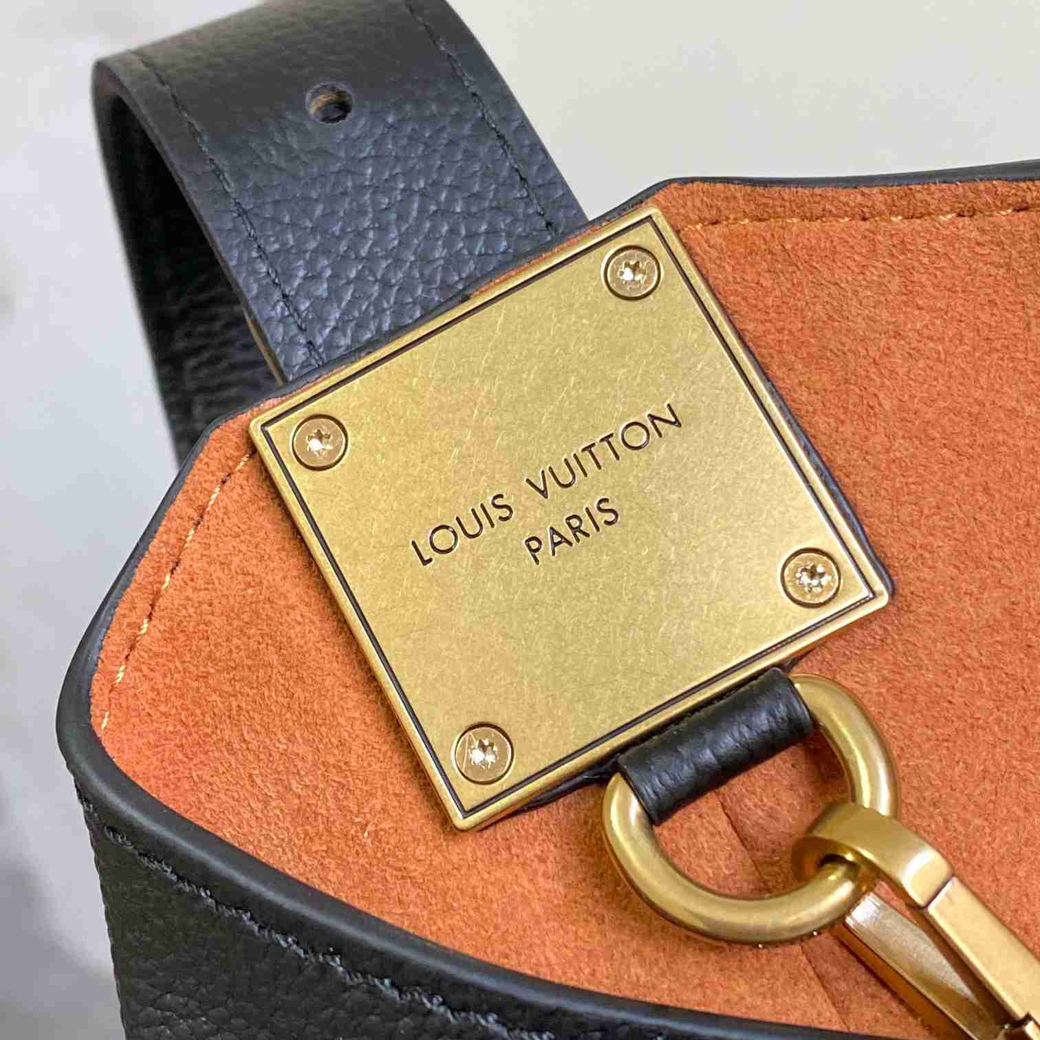 Louis Vuitton Low Key Hobo PM   M25352 - DopestKickz