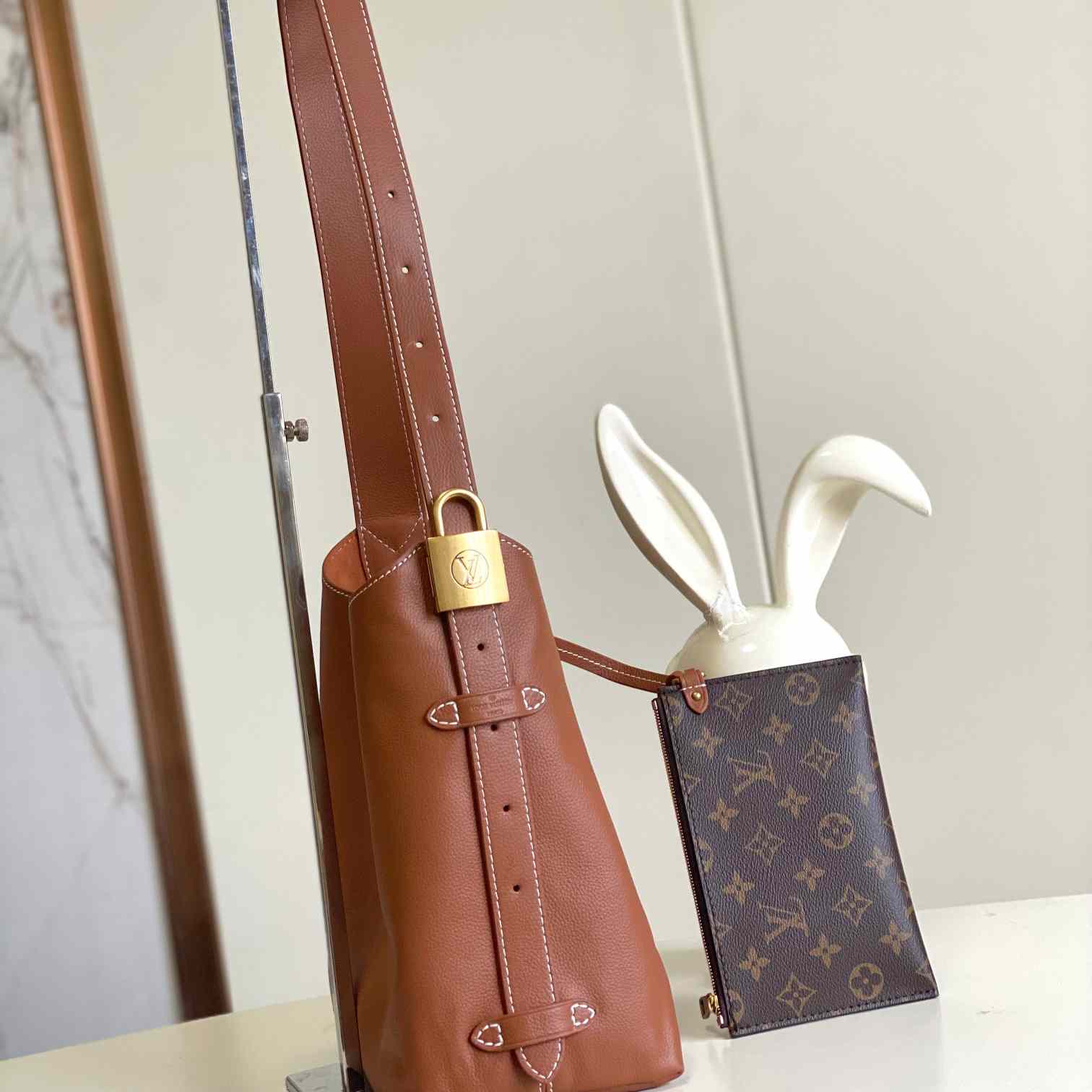 Louis Vuitton Low Key Hobo PM   M25352 - DopestKickz