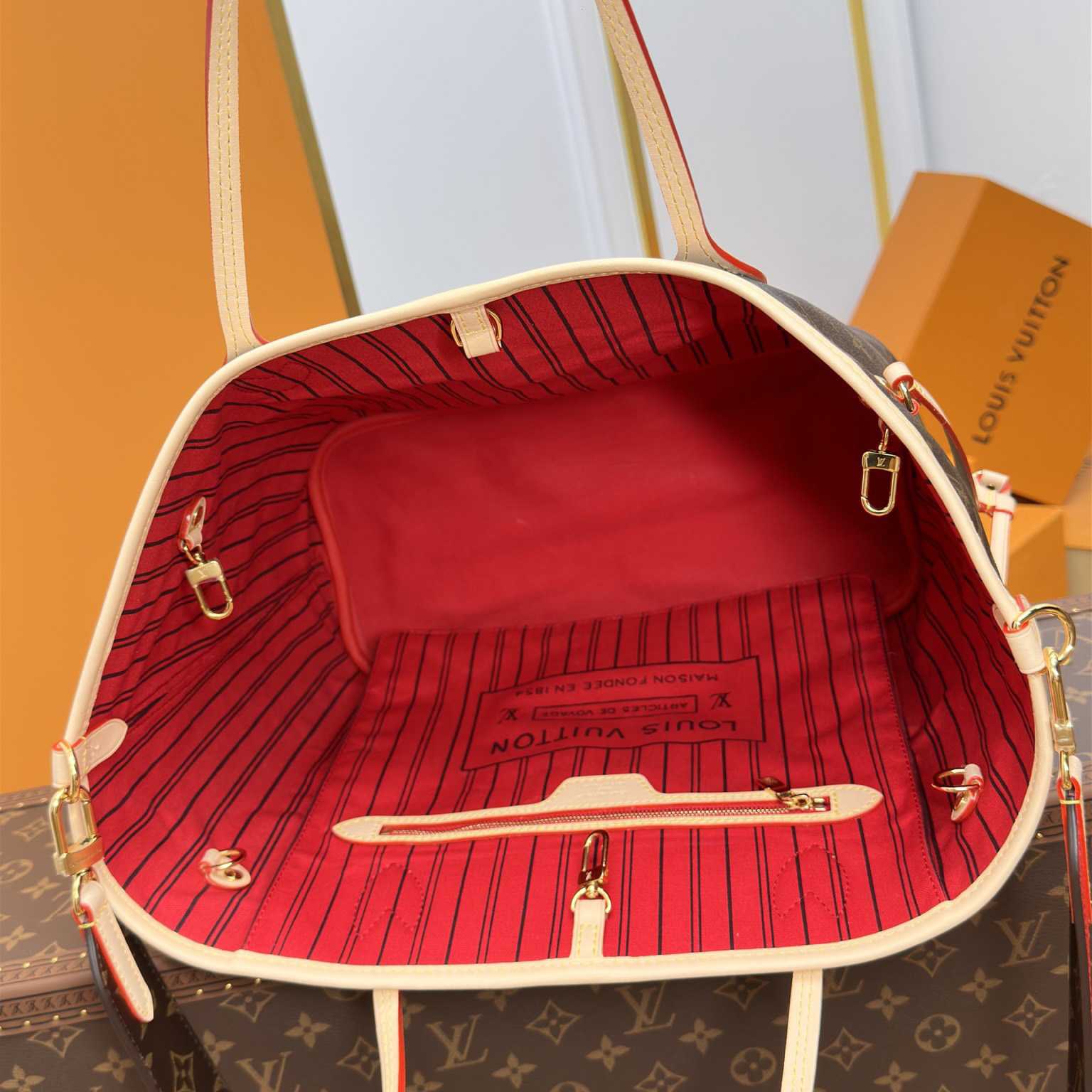 Louis Vuitton Neverfull Bandoulière Inside Out MM   M12096 - DopestKickz