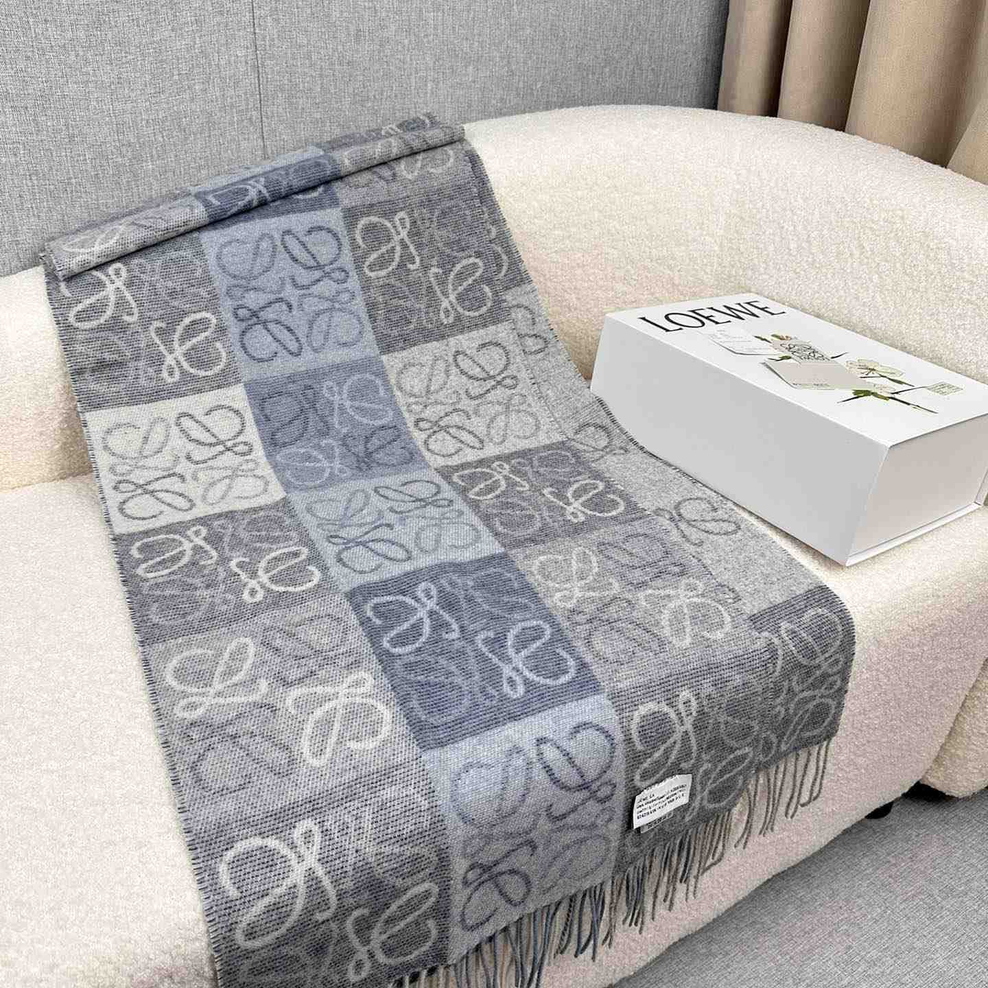 Loewe Scarf In Wool And Cashmere - DopestKickz