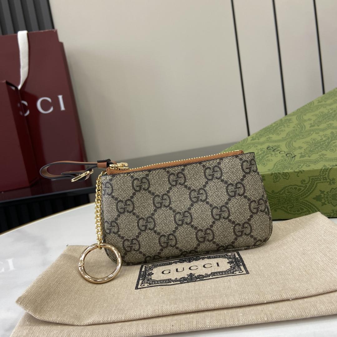 Gucci GG Emblem Key Case - DopestKickz