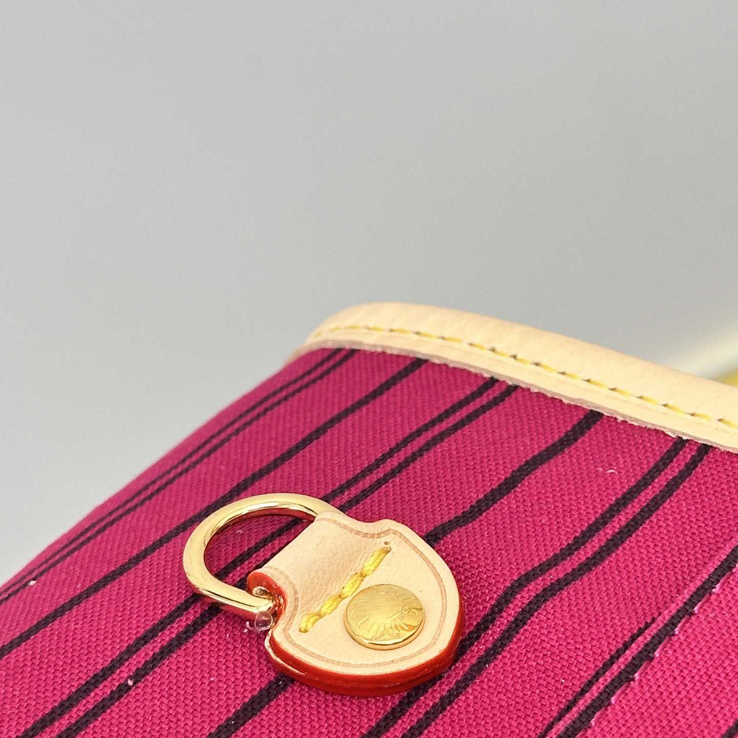 Louis Vuitton Neverfull Bandoulière Inside Out MM   M12257 - DopestKickz