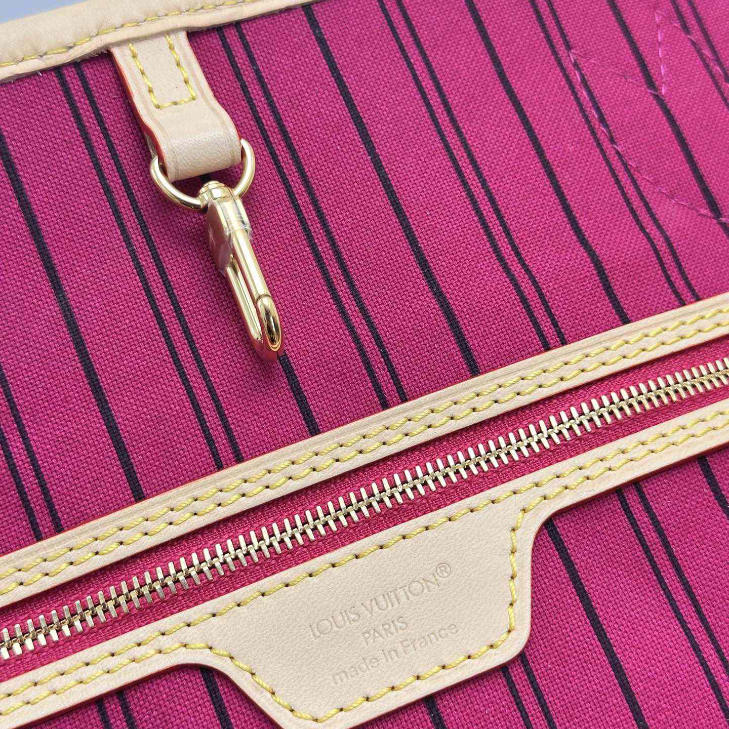 Louis Vuitton Neverfull Bandoulière Inside Out MM   M12257 - DopestKickz