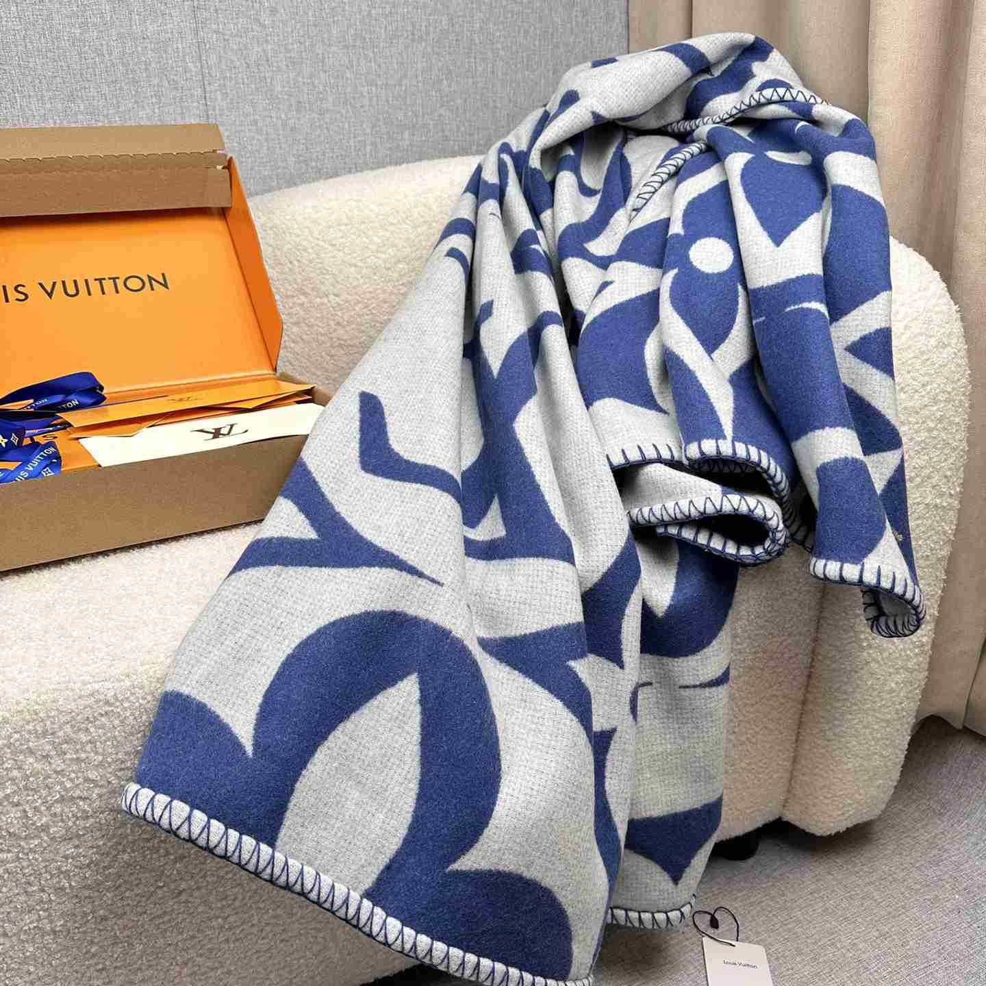 Louis Vuitton LV Medallion Blanket  M79332 - DopestKickz