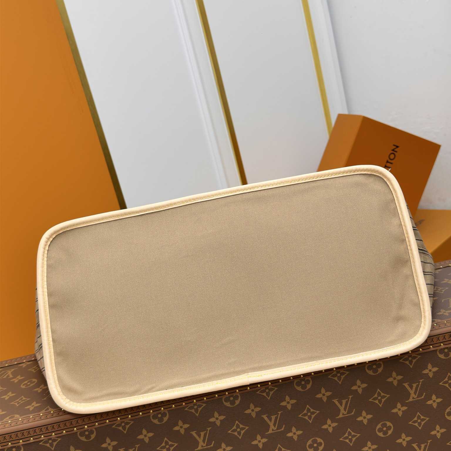 Louis Vuitton Neverfull Bandoulière Inside Out GM   M11948 - DopestKickz